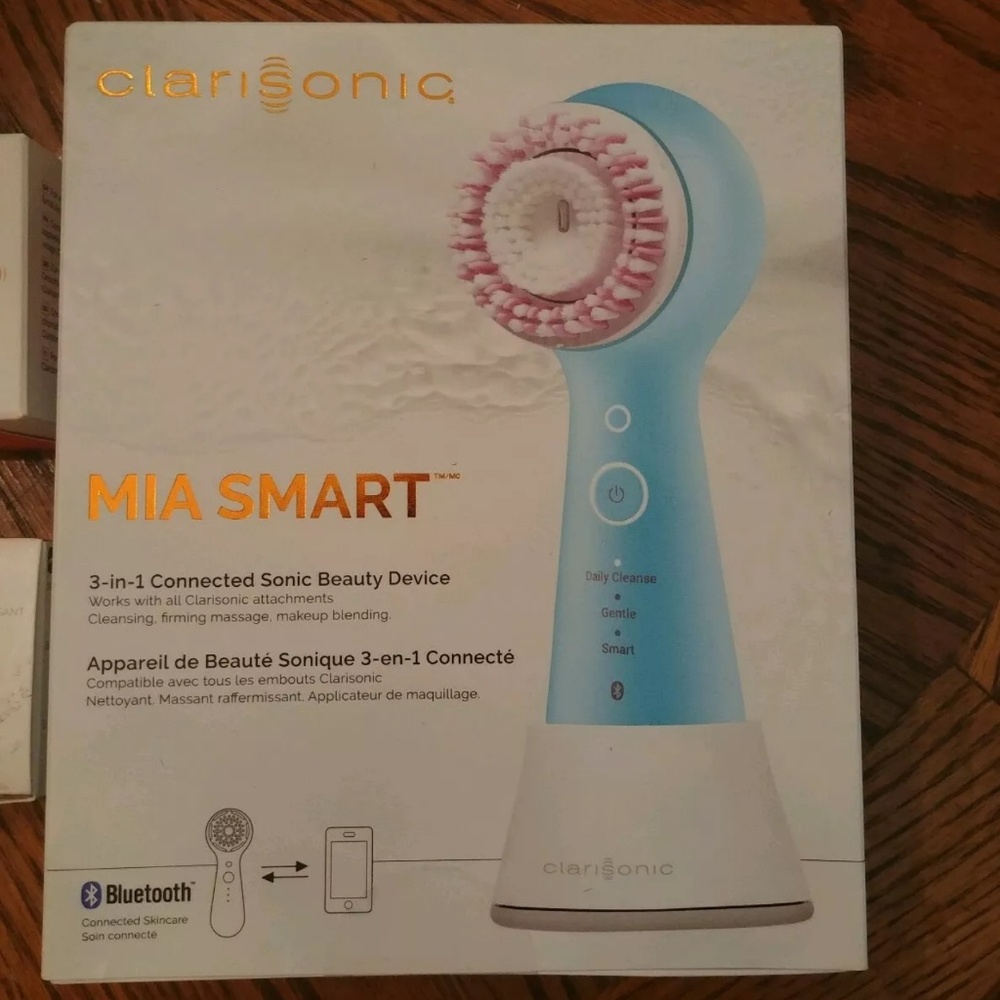 NIB Blue Clarisonic Mia Smart Bluetooth SEALED